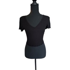 Crop Top | V-Neck T-Shirt | Black | Medium | Bozzolo | Excellent Condition